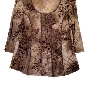 Roz and Ali Burnout Floral Top 🤎